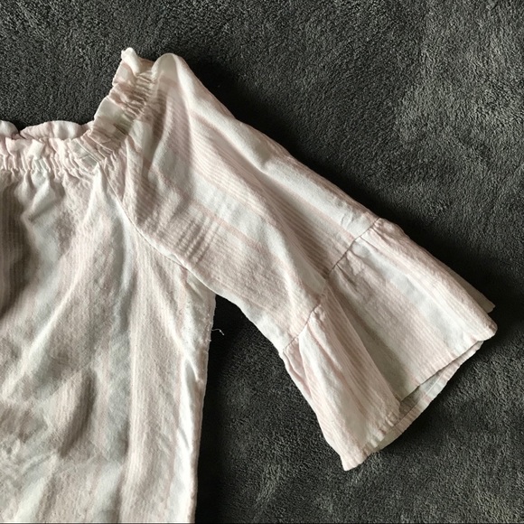 ❗️SOLD❗️✨Crop Over The Shoulder Top✨ - Picture 5 of 7